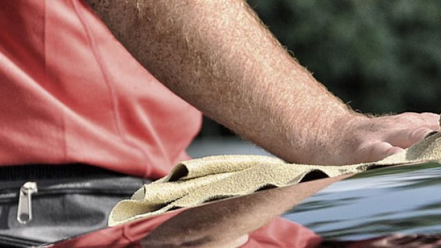 Comment choisir son dégraissant de surface carrosserie ?